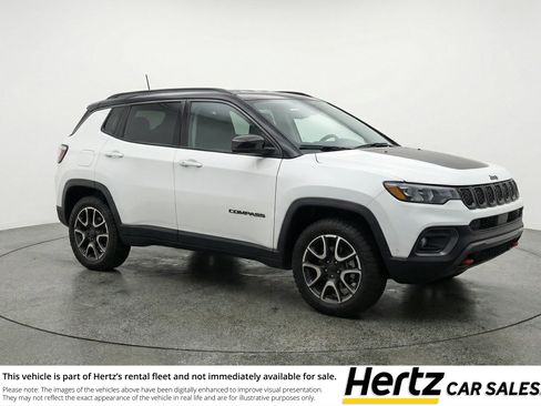 Used 2025 Jeep Compass Trailhawk image 1