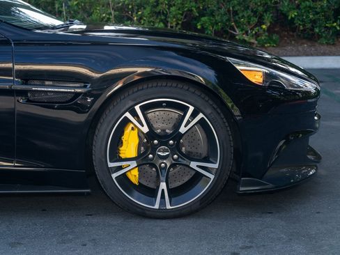 Used 2018 Aston Martin Vanquish S image 23