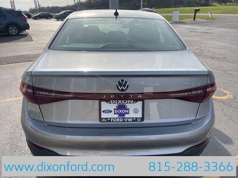 New 2025 Volkswagen Jetta SE image 6