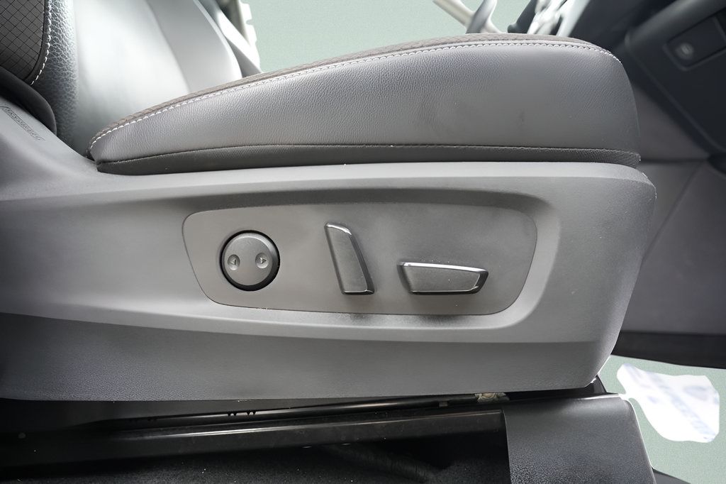 Used 2024 Nissan Pathfinder SL w/ SL Premium Package AWD/4WD image 15