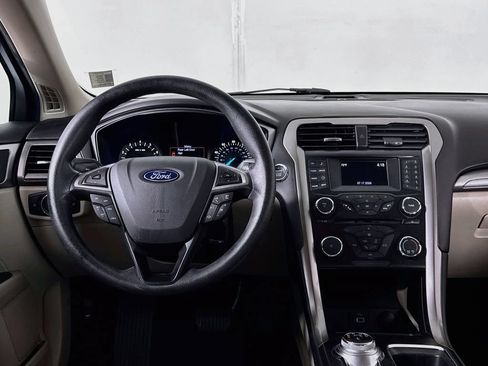 Used 2018 Ford Fusion SE FWD image 11