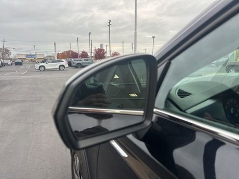 Used 2024 Volkswagen Taos SE image 17