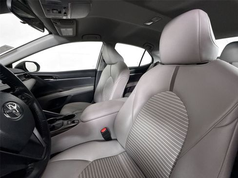 Certified 2023 Toyota Camry SE image 3