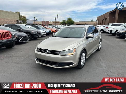 Used 2013 Volkswagen Jetta SE FWD image 1