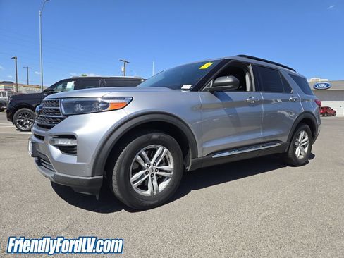 Used 2021 Ford Explorer XLT w/ Equipment Group 202A RWD image 2