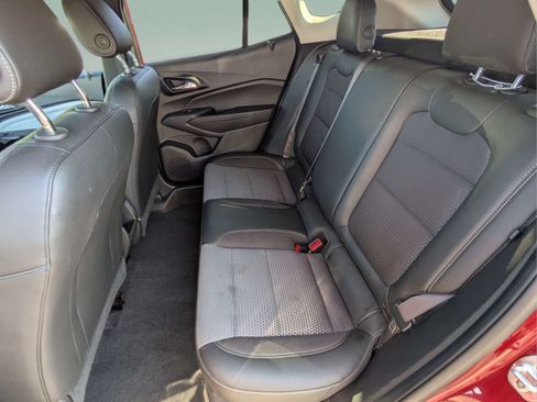 Used 2025 Chevrolet Trax LT FWD image 9