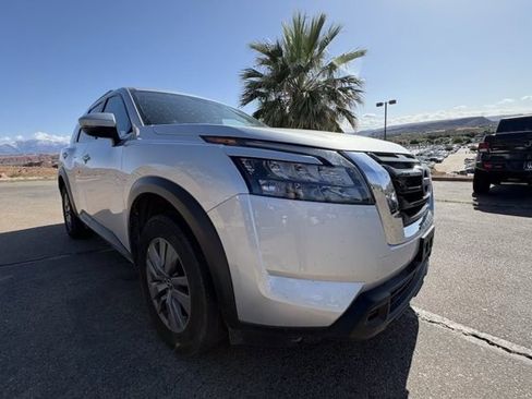 Used 2025 Nissan Pathfinder SV AWD/4WD image 7