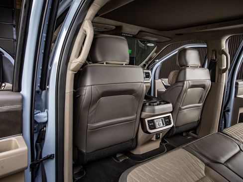 Used 2026 Ford F450 Platinum w/ Platinum Plus Package image 34