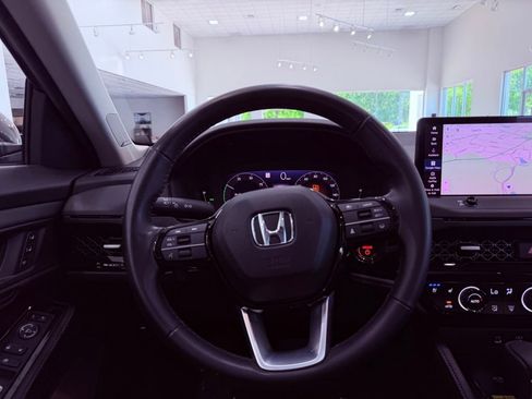 Used 2024 Honda Accord Touring image 19