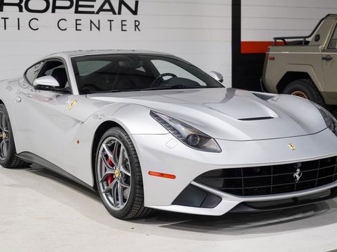 Used 2015 Ferrari F12 Berlinetta image 30