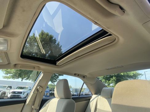 Used 2012 Toyota Camry XLE w/ Convenience Pkg FWD image 14