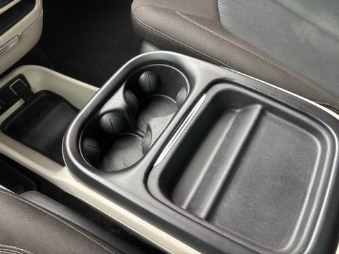 Used 2020 Chrysler Pacifica Touring image 31