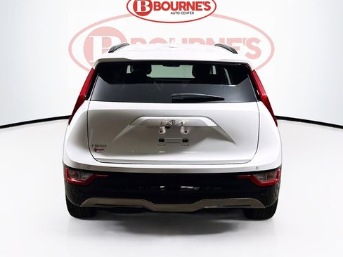 Used 2024 Kia Niro Wind w/ Wind Preserve Package image 9