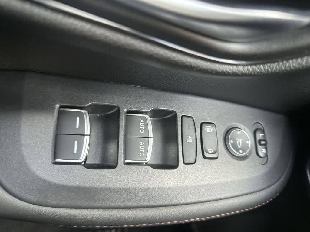 Used 2025 Honda HR-V Sport image 17
