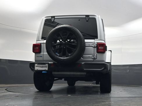 Used 2022 Jeep Wrangler Unlimited Sahara AWD/4WD image 36
