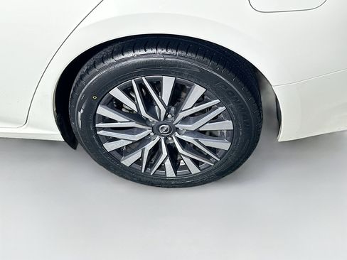 Used 2025 Nissan Altima 2.5 SV FWD image 11