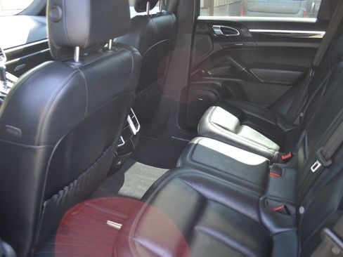 Used 2016 Porsche Cayenne AWD/4WD image 19