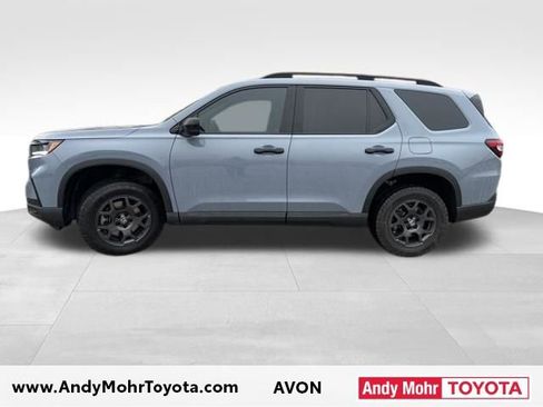 Used 2023 Honda Pilot TrailSport image 5