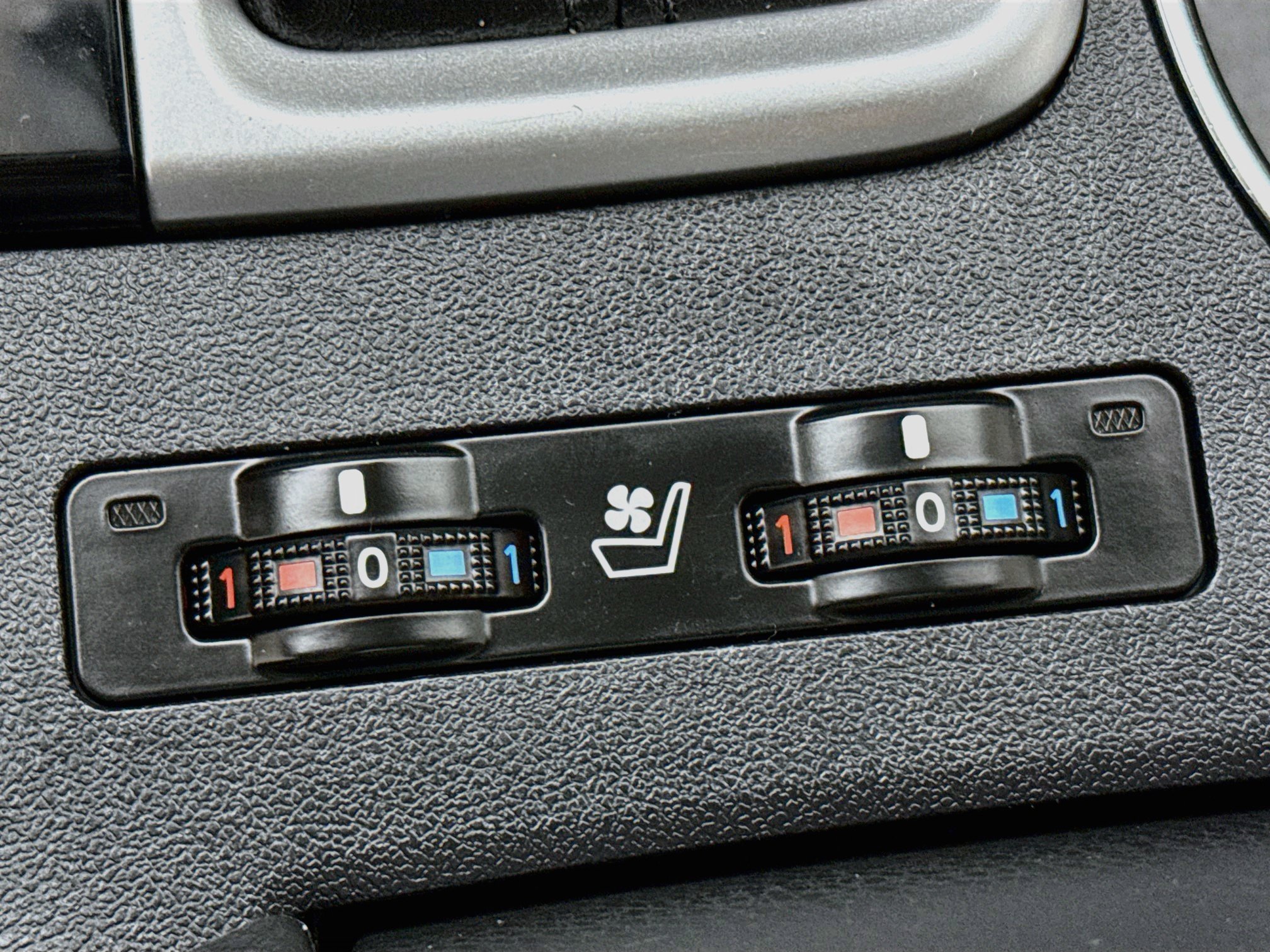 Used 2015 Toyota Highlander Limited w/ Driver Technology Package AWD/4WD image 22