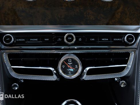 Used 2020 Bentley Flying Spur W12 image 30