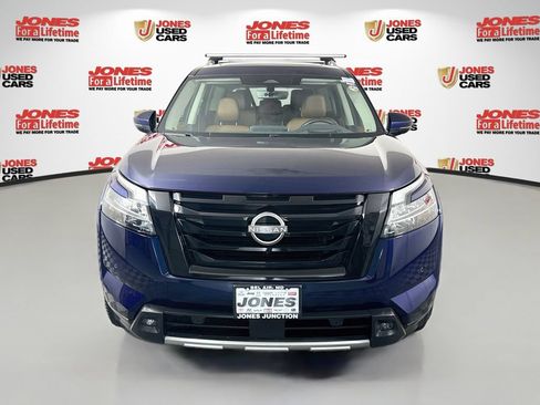 Certified 2024 Nissan Pathfinder Platinum w/ Black Appearance Package AWD/4WD image 14