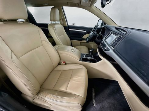 Used 2016 Toyota Highlander XLE FWD image 33
