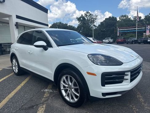 Used 2024 Porsche Cayenne image 3