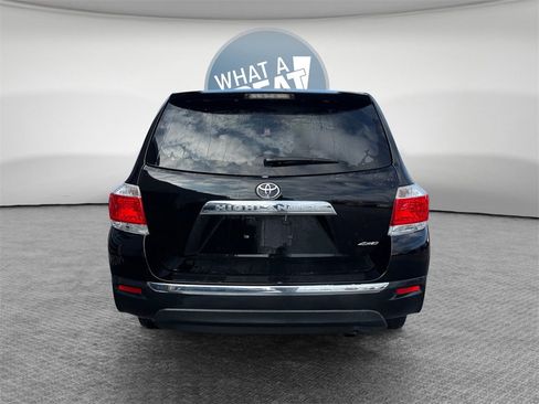 Used 2013 Toyota Highlander Plus w/ Cold Weather Pkg image 5