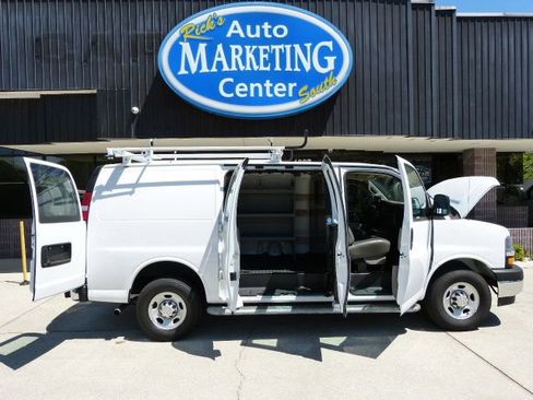 Used 2022 Chevrolet Express 2500 w/ Driver Convenience Package image 21