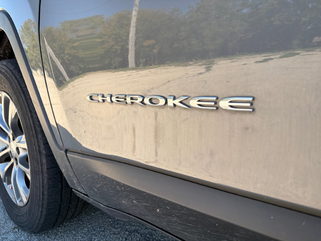 Used 2021 Jeep Cherokee Latitude Plus AWD/4WD image 45