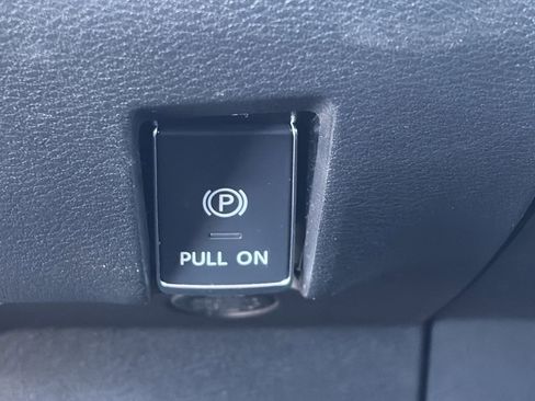 Certified 2023 Nissan Ariya AWD image 17