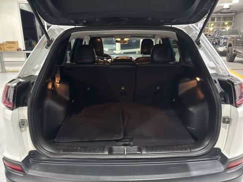 Used 2020 Jeep Cherokee Altitude image 32