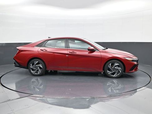 Certified 2025 Hyundai Elantra SEL image 4