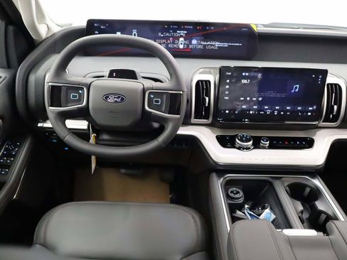 New 2025 Ford Expedition Active image 14