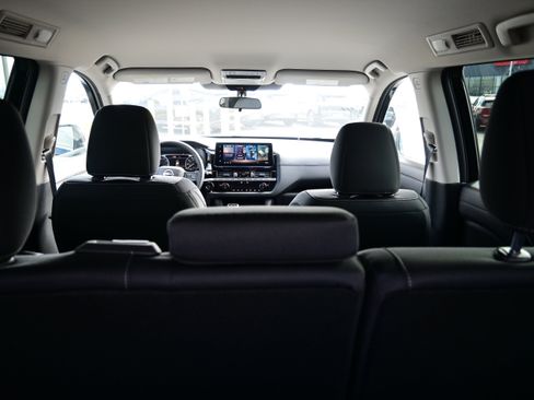 New 2026 Nissan Pathfinder SV image 14