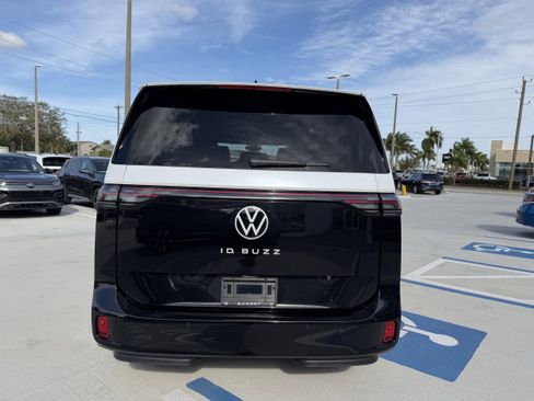 New 2025 Volkswagen ID. Buzz Pro S image 4