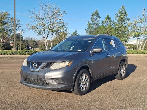 Used 2015 Nissan Rogue SV image 1