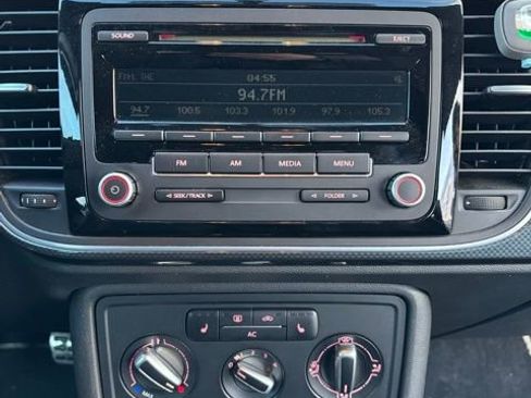 Used 2012 Volkswagen Beetle 2.0T image 21