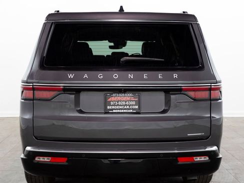 Used 2024 Jeep Wagoneer L Series III w/ Flexible Seating Group image 16