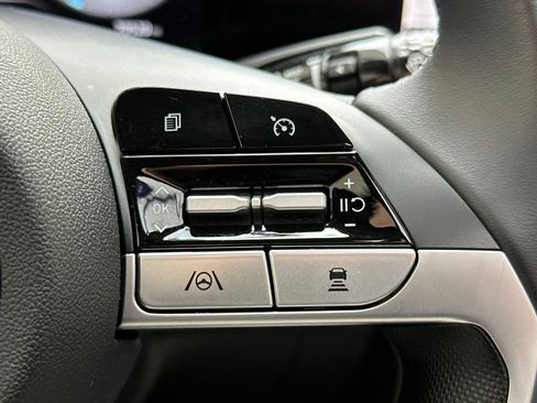 Used 2022 Hyundai Elantra Limited w/ Cargo Package image 26