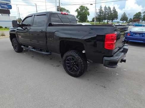 Used 2019 Chevrolet Silverado 2500 LT w/ Midnight Edition AWD/4WD image 10