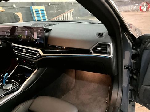 Used 2023 BMW i4 eDrive35 w/ Premium Package image 17