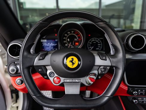 Used 2020 Ferrari Portofino RWD image 42
