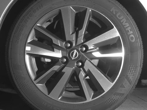 Used 2025 Nissan Versa SV FWD image 9