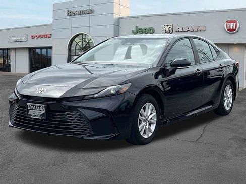 Used 2025 Toyota Camry LE FWD image 3