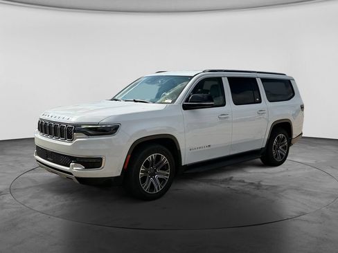 Used 2024 Jeep Wagoneer L Series II w/ Flexible Seating Group AWD/4WD image 4