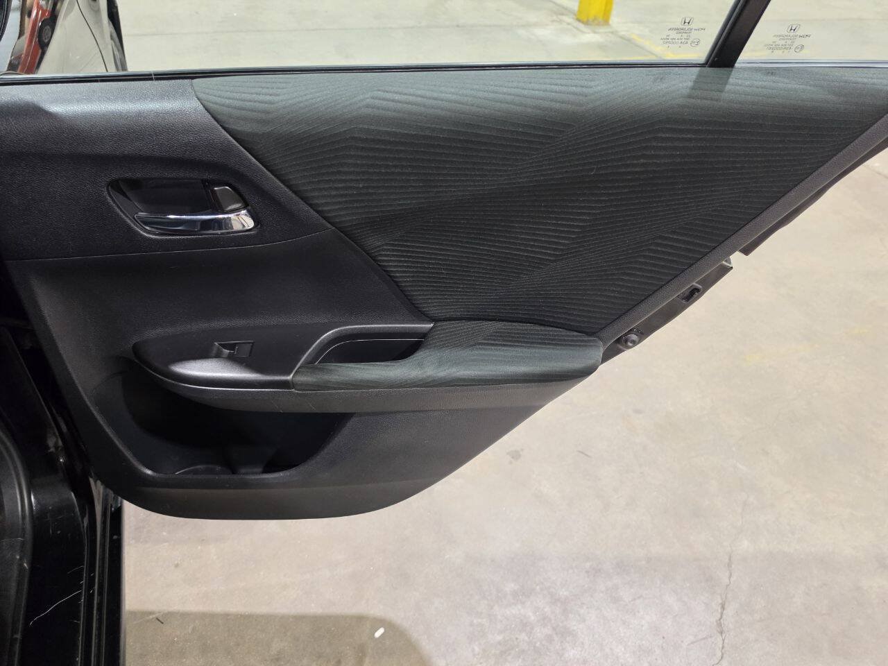 Used 2015 Honda Accord LX image 29