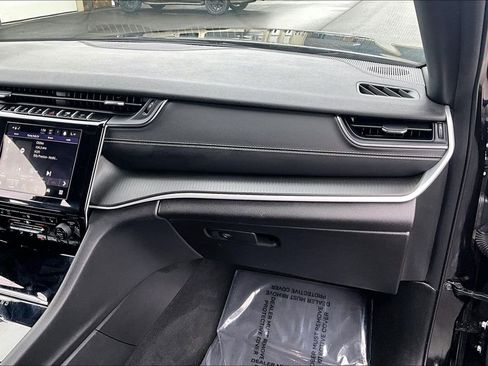 Used 2024 Jeep Grand Cherokee Altitude image 17