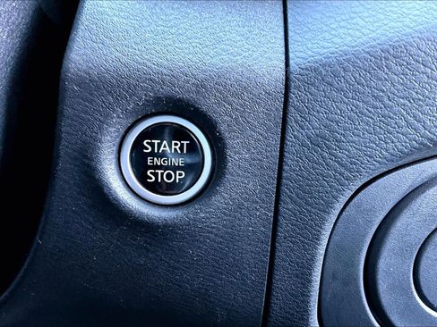 Used 2024 Nissan Frontier SV w/ SV Convenience Package image 35