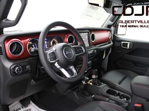 Used 2023 Jeep Gladiator Rubicon w/ Cold Weather Group AWD/4WD image 20